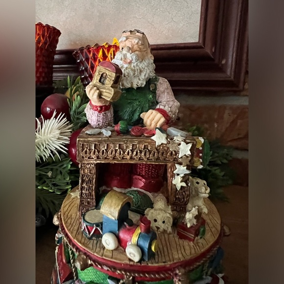 Rare Vintage 1981 Santa Clause
Christmas Train Musical Box - Picture 4 of 5